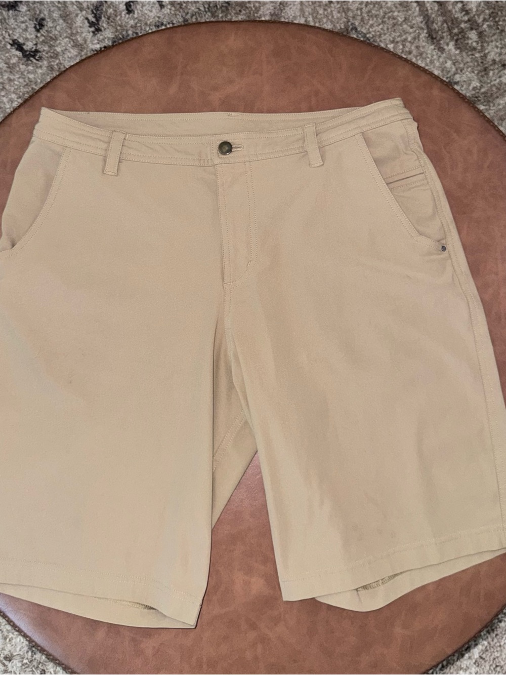 lululemon athletica Men's Khaki Flat-Front Stretch Shorts